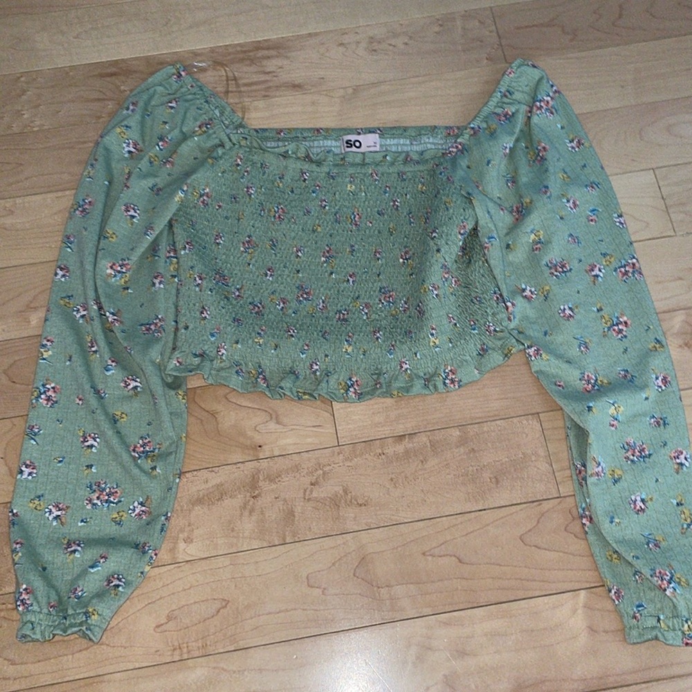 SO cropped smocked long sleeve blouse green floral size medium